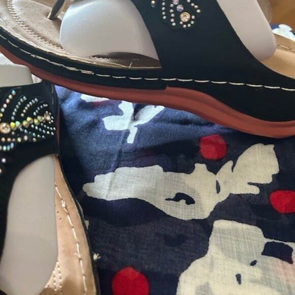 NWOT Women's Beaded Sandals choose Black or Tan both are size 9 - Picture 9 of 12